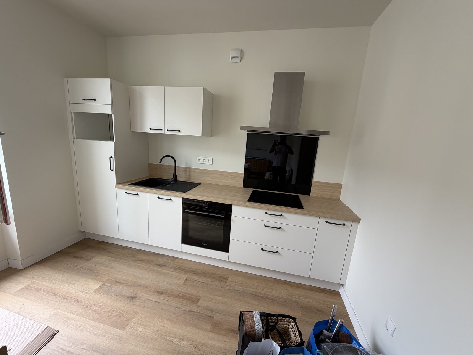 Cuisine sur-mesure avec façades bois naturel