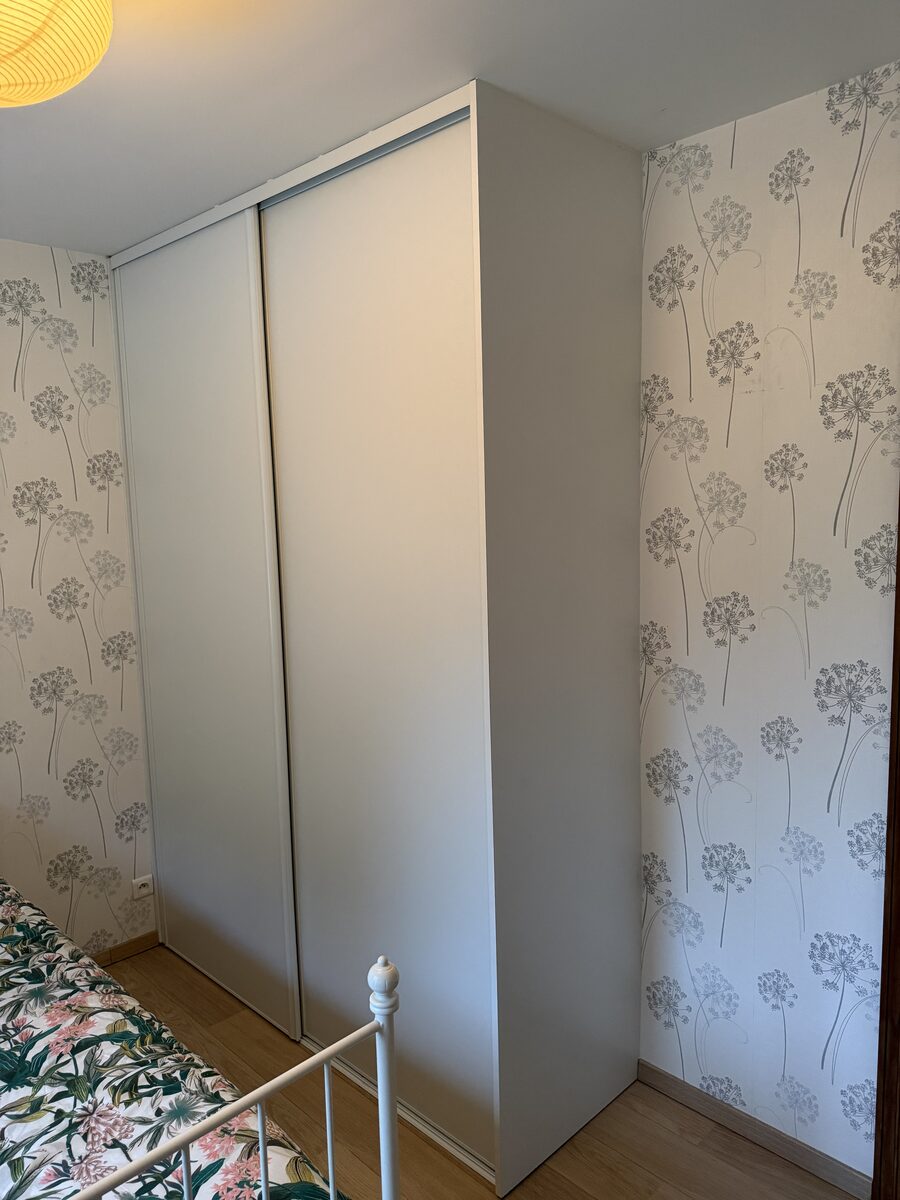 Dressing ouvert avec compartiments sur-mesure